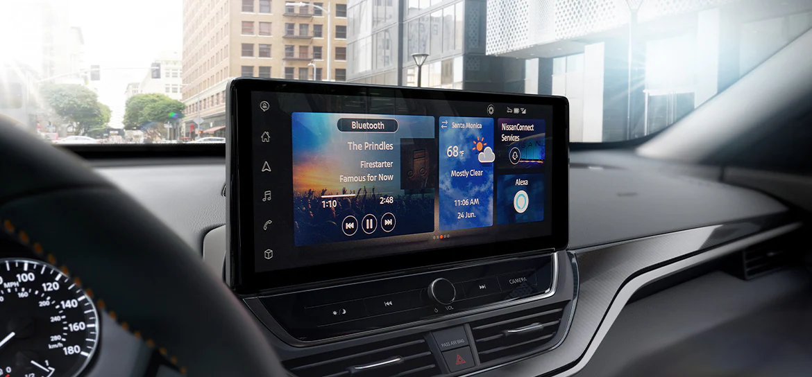 2024-Nissan-Altima-Interior-tech.webp