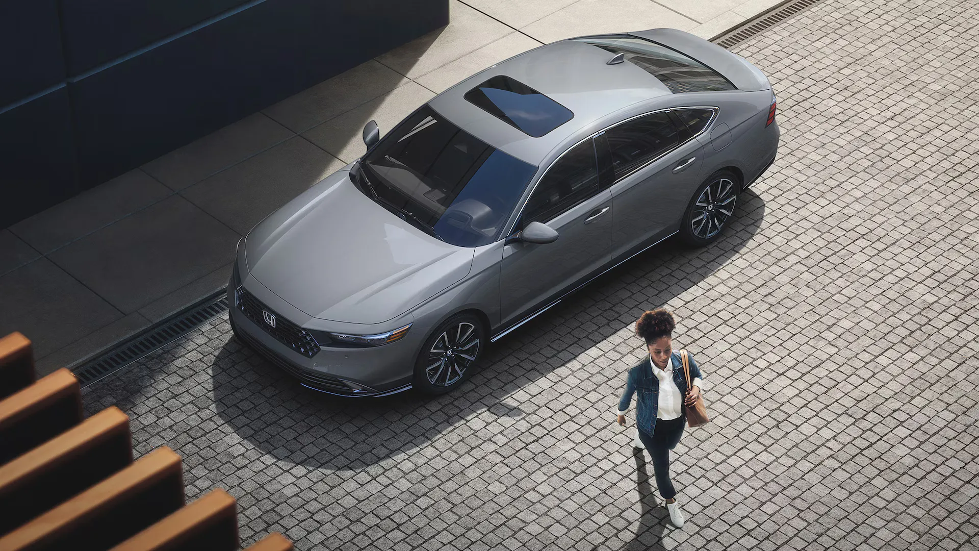 honda-accord-feat-blade-exterior-interior-overview-desktop.jpg