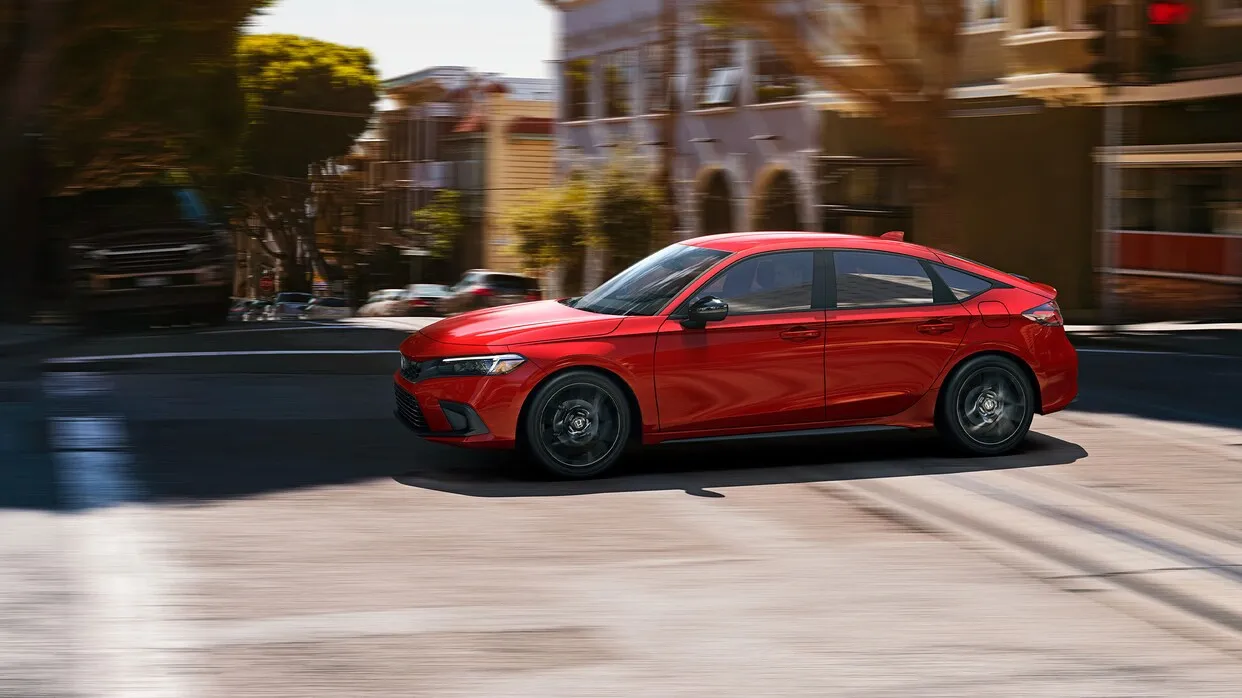 MY24-Civic-Hatchback-Feature-Blade-Exterior-Interior-Styling-Streamlined-Profile-2x.jpg